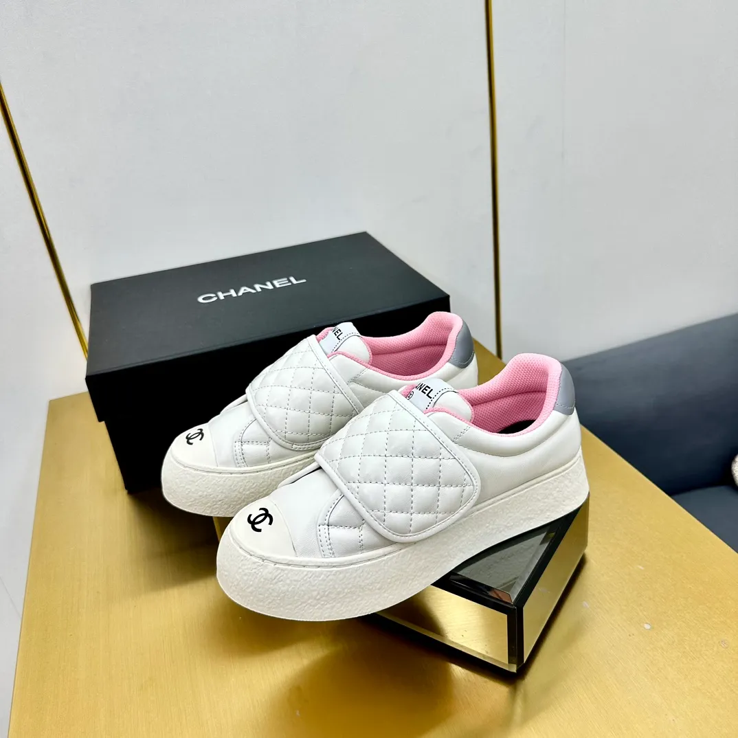 👟👟Ex-factory price 600👟👟 Chanel bread shoes ~ original calfskin panda shoes Chanel 25C latest hot style panda black and white sports shoes casual sneakers Xiaoxiang hot item classic black and white panda color coco girls must pay Fabric: original custom mixed sheepskin lining: original imported breathable mesh lining outsole: Original molded rubber + TPU combination Size: Women's 35-40